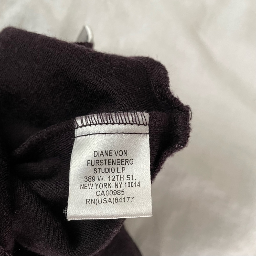 Diane von Furstenberg SZ 6 wool deep v neck dress 100% wool dark purple - Picture 6 of 6